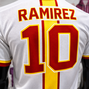 Camiseta de Fútbol Sublimada Personalizada de Manga Corta para Clubes, Equipos y Ligas, de Secado Rápido, Transpirable, en Tela de Poliéster Bordada - Product Image 4