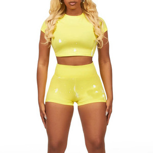 Conjunto de camiseta y pantalones cortos de yoga para mujer, ropa deportiva de verano, logotipo personalizado, Pro Comfort - Product Image 1