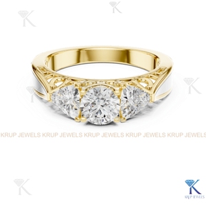 Anillo de Compromiso de Diamante CVD Cultivado en Laboratorio Personalizado con 3 Piedras, Corte Redondo y Trillón, Oro Sólido - Product Image 1