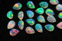 Opale d'Éthiopie naturelle, taille poire facettée, multicolore, pierre de naissance d'octobre, feu arc-en-ciel, personnalisable pour la fabrication de bijoux HASNAIN GEMS