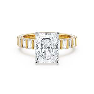 Bague en moissanite taille émeraude rectangulaire avec pierres baguette serties pavé et bande plaquée or pour fiançailles et mariage - Product Image 1