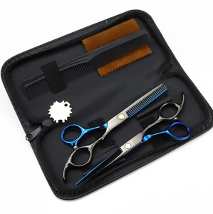Kit de ciseaux à effiler de qualité supérieure couleur argent 6 pièces, magnifiques kits de barbier avec étui en cuir à fermeture éclair - Product Image 1