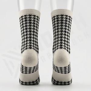 Calcetines Deportivos Unisex Casuales, Atléticos, de Corte Bajo, Invisibles, Suaves, de Bambú, Resistentes al Olor, Transpirables, con Color Personalizado - Product Image 2