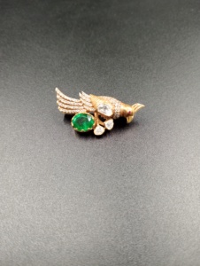 Broche vintage en argent 925 de luxe Amaira Jewels avec incrustation d'émeraudes et de diamants, forme d'oiseau, cadeau unisexe - Product Image 2