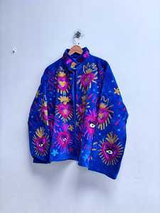 Veste unisexe surdimensionnée en velours bleu roi brodée main motif Cœur Sacré et Œil protecteur, style Bohème Folk Art, pour festivals - Product Image 5