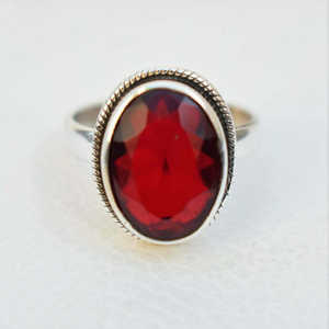 แหวนโกเมนธรรมชาติ พลอยประจำเดือนมกราคม สีแดงเข้ม เครื่องประดับพลอยโกเมน แหวนโกเมนทำมือ ของขวัญสำหรับเธอ - Product Image 1