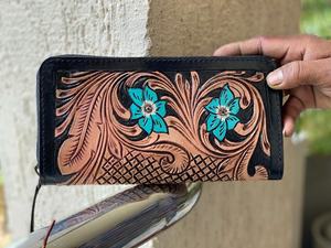 Porte-monnaie sculpté à la main pochette étui de téléphone élégant multi-usages portefeuille en cuir véritable occidental portefeuille à fleurs turquoise pour femmes - Product Image 2