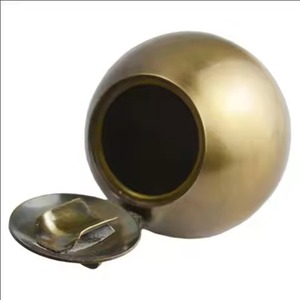 Silver Finish Aluminum Made Cigarette <b>Ashtray</b> For Office Livingroom Table Top Ash Containing Use Metal <b>Ashtray</b> & Container - Product Image 2