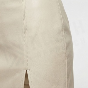 Jupe crayon mini en similicuir taille haute pour femme avec fente latérale, design minimaliste, couleur unie, à porter toute l'année - Product Image 5