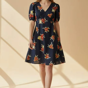 เดรสยาวปานกลางลายดอกไม้ สายเดี่ยวพลิ้วสวย สวมใส่สบาย ระบายอากาศได้ดี เอวธรรมชาติ สีน้ำเงิน ติดกระดุม ผ้าฝ้าย 100% - Product Image 1