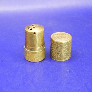 ภาชนะใส่เกลือพริกไทยทรงกลมทำจากโลหะ สำหรับโต๊ะอาหาร เคาน์เตอร์ครัว ร้านอาหาร และคาเฟ่ ใช้สำหรับใส่เครื่องปรุงรส - Product Image 2