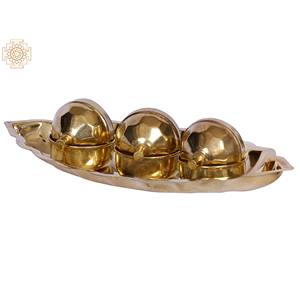 Tres cuencos ovalados de latón hechos a mano de 7 pulgadas con placa de hoja Artículo indio único - Product Image 3