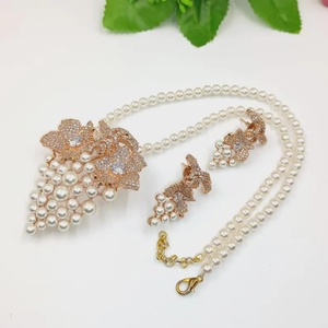 Conjunto de Collar y Pendientes de Perlas y Circonia Cúbica Estilo Victoriano, Chapado en Oro de 22K, Joyería de Novia, Regalo Vintage para Mujer - Product Image 2