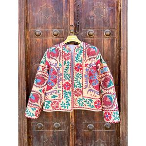 Chaqueta de Terciopelo Bordada Estilo Boho Suzani de Lujo para Mujer, Diseño Floral Colorido, Cuello Alto, Hecha a Mano, Ropa de Invierno - Product Image 1