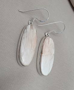 Boucles d'oreilles en argent sterling 925 avec scolecite rose naturelle, pierres précieuses longues et douces, bijoux faits à la main, vente en gros - Product Image 1