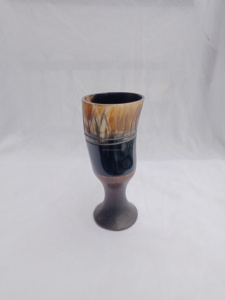 Verre à liqueur en corne de buffle véritable sculpté à la main avec effet de feu, base en bois, idéal pour le miel, le vin, la bière, les boissons alcoolisées - Product Image 4