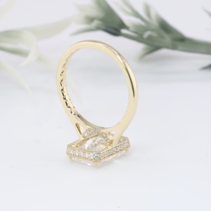 Anillo de Compromiso de Diamante Cultivado en Laboratorio con Corte Radiante en Oro Amarillo para Mujer, con Diamantes Laterales Cultivados en Laboratorio, Bisel Clásico, Solitario, Anillo de Boda de Lujo - Product Image 3