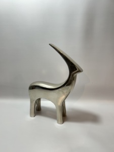 Figurine de rhinocéros en aluminium argenté poli, statue de rhinocéros en métal, décoration de table moderne pour la maison, sculpture animale de bureau, accent décoratif artisanal - Product Image 3