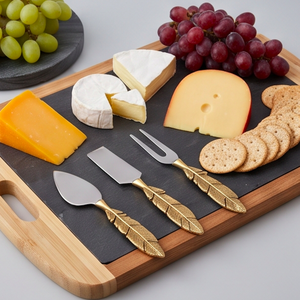 Juego de cuchillos para queso con mango de plumas doradas, 3 piezas, de acero inoxidable, tenedor para queso, espátula, herramientas para uso en la cocina - Product Image 6