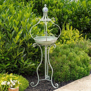 Bain d'oiseaux en métal robuste pour jardin extérieur, résistant à la rouille, durable et décoratif. - Product Image 5