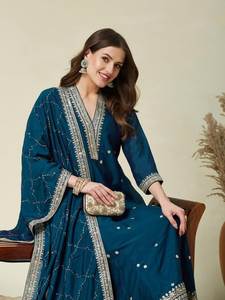 Conjunto de Kurta de 3 Piezas con Diseño Étnico Moderno Estilo Indio, Tela de Seda Pura, Cuello en V, Bordado, Disponible en Tallas Grandes y 2 Colores - Product Image 3