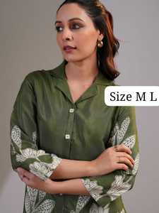HARI OM CREATIONS Conjunto de kurta de algodón con estampado floral verde para mujer, cuello en V, sin arrugas, mangas tres cuartos, corte regular completo - Product Image 3
