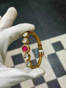 Bracelets de mariée traditionnels indiens Kundan Kada en laiton, imitation diamant et perle, autres plaqués pour femmes - Product Image 2