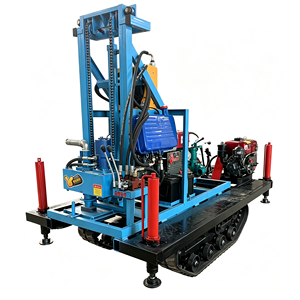 Piccola perforatrice per pozzi d'acqua per fattorie di frutta in valle, con battipalo per la compattazione del terreno dopo la perforazione. - Product Image 2
