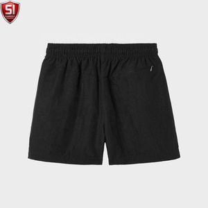 Shorts de course amples pour hommes en polyester écologique avec logo imprimé par transfert thermique, fermeture à cordon et poche, idéal pour l'été - Product Image 2