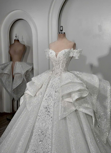 Robe de mariée OEM magnifique en tissu de dentelle unie, style robe de bal, motif floral, pour les vacances, avec traîne, code TNBPno20 TL - Product Image 2