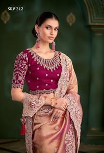 Collection exclusive de saris en soie brodés pour occasions spéciales, vente en gros, proposant des designs luxueux pour les détaillants et les boutiques en ligne - Product Image 2