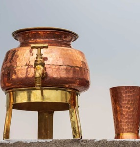 Nouvelle arrivée : Distributeur d'eau en cuivre avec couvercle et support en laiton, design moderne et traditionnel, décoration pour la maison et les mariages - Product Image 4