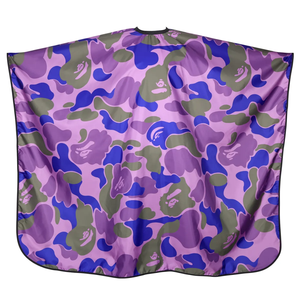Capa de Peluquería Profesional de Poliéster con Camuflaje Azul Púrpura, Resistente al Agua, para Uso en Salón y Barbería, con Cierre Ajustable en el Cuello - Product Image 4
