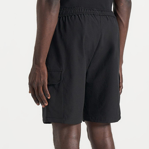 Shorts cargo noirs pour hommes, taille élastique, séchage rapide, poches, longueur bermuda, style décontracté, couleur unie, polyester tissé - Product Image 6
