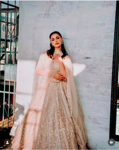 Ropa Étnica India para Ocasiones Especiales de Boda y Funciones Festivas, Lehenga Choli con Lentejuelas para Mujer, Atuendo Moderno y Elegante - Product Image 1