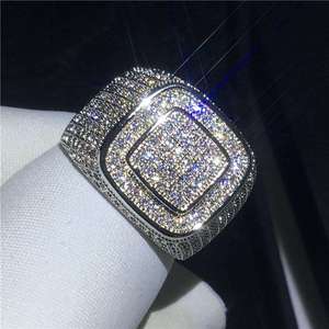 Anillo Unisex Plateado en Plata con Diamante Sintético Blanco, Corte Brillante, Estilo Hiphop, Joyería para Fiesta, Color E, Certificado IGI, Diamante Artine - Product Image 1