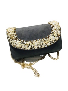 Bolso de mano étnico para fiestas: Bolso de mano nupcial con bordado y trabajo de tela. Hermoso bolso Banjara para mujer de luxurycrafts - Product Image 2