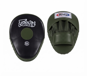 Mitaines de boxe en cuir Fairtex pour Muay Thai, Kickboxing, MMA, entraînements professionnels et entraînement des entraîneurs - Product Image 1