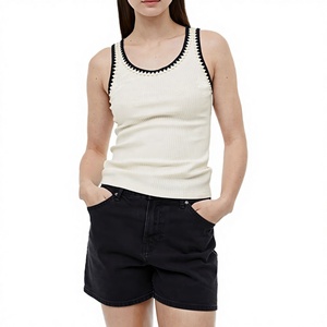 Camiseta de Punto para Mujer, Color Sólido, Cuello Redondo, Estilo Casual, Blanca con Detalles en Negro - Product Image 3