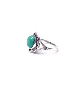 Vente en gros de bagues en argent sterling 925 avec pierre cabochon ovale en malachite, style vintage, fournisseur de bijoux - Product Image 2