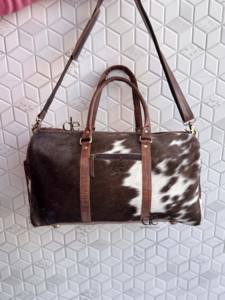 Nouveauté : Sac de voyage en cuir de vachette à poils, sac de voyage multi-usages, sac de voyage fait main en cuir de vachette à poils, sac unisexe - Product Image 5