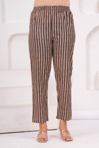 ชุดคุร์ตะผ้าฝ้ายพิมพ์ลายดอกไม้สีเบจสำหรับผู้หญิงพร้อมกางเกงลายทาง |   ชุดคุร์ติลำลองสไตล์ชาติพันธุ์ |   ชุดคุร์ตะแขนสามส่วนทรงตรงสำหรับผู้หญิง - Product Image 6