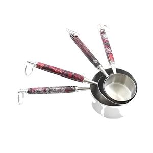 Tazas Medidoras de Cocina de Acero Premium con Asas de Madera para Hornear, Cocinar y Medir Alimentos, Decoración del Hogar - Product Image 1