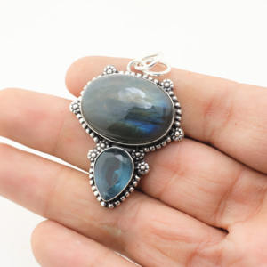 Colgante de Labradorita y Piedra Preciosa Azul con Baño de Plata – Colgante Hecho a Mano - Product Image 2