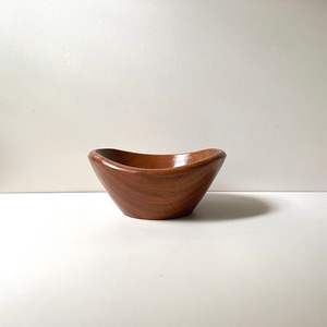 Bol de service en bois massif fait main, profond et rond, pour une expérience culinaire élégante - Product Image 5