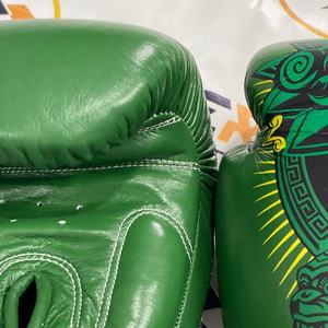 Guantes de Boxeo Muay Thai Fairtex de Cuero Vacuno Genuino con Estampado Digital Verde, Guantes Personalizados para Kickboxing, Sparring y Artes Marciales - Product Image 6