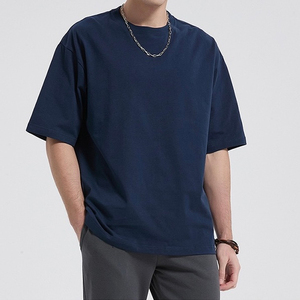 เสื้อยืดแขนสั้นสีเทาเข้มสำหรับผู้ชาย ผ้าฝ้ายเจอร์ซีย์ 100% คอกลม ลำลอง สีพื้น ผ้าถัก ทรงปกติ ระบายอากาศได้ดี น้ำหนัก 240 กรัม - Product Image 3