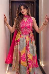 Conjunto de Vestido Anarkali Étnico para Mujer, Top Halter Bordado, Dupatta Estampada, Traje para Festivales y Eventos - Product Image 4