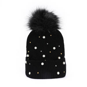 Bonnet personnalisé orné de strass en cristal, en tricot épais et doux, chaud pour l'hiver, avec logo scintillant - Product Image 4