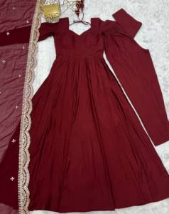 Vestido de novia de gasa color granate con cuello en V, manga larga, corte en A, con dupatta bordada, estilo maxi musulmán para la madre de la novia. - Product Image 4